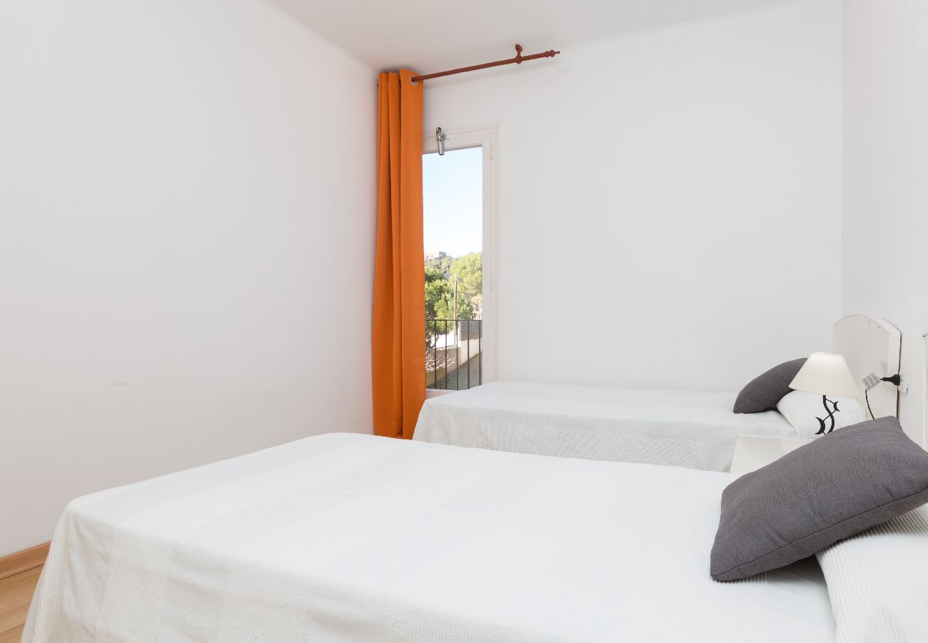 Apartament en Llafranc - 1MARS 01 - Apartament senzill amb 3 habitacions situat a primera línia de mar de la platja de Llafranc