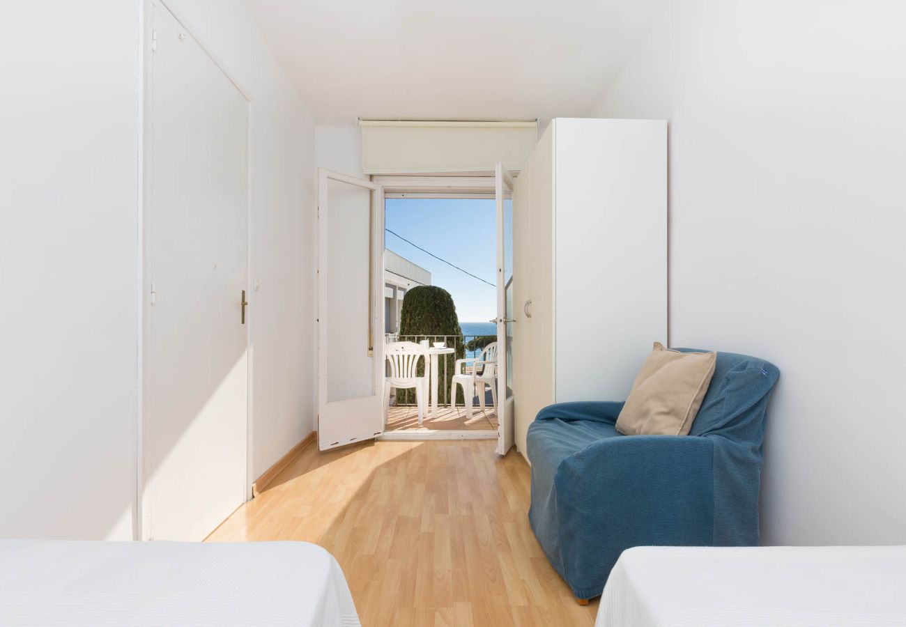 Apartament en Llafranc - 1MARS 01 - Apartament senzill amb 3 habitacions situat a primera línia de mar de la platja de Llafranc