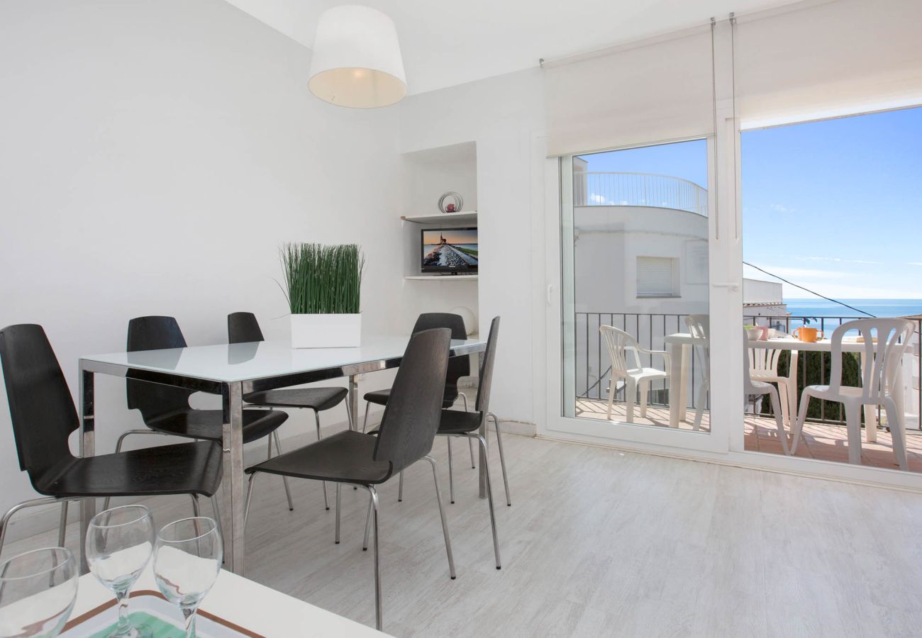 Apartament en Llafranc - 1MARS 02 - Apartament senzill amb 3 habitacions situat a primera línia de mar de la platja de Llafranc