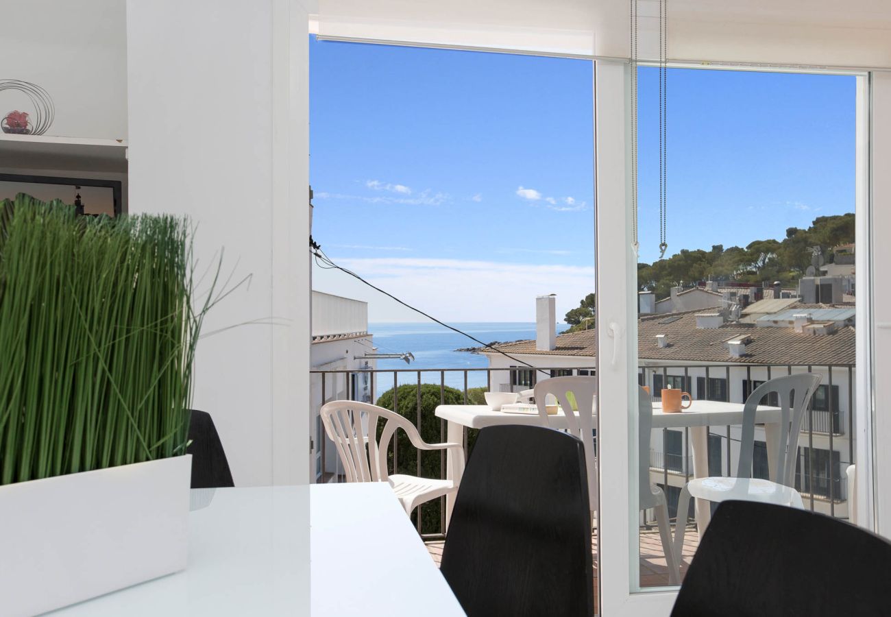 Apartament en Llafranc - 1MARS 02 - Apartament senzill amb 3 habitacions situat a primera línia de mar de la platja de Llafranc