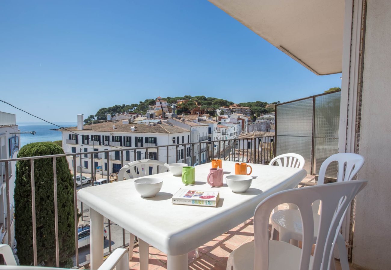 Apartament en Llafranc - 1MARS 02 - Apartament senzill amb 3 habitacions situat a primera línia de mar de la platja de Llafranc