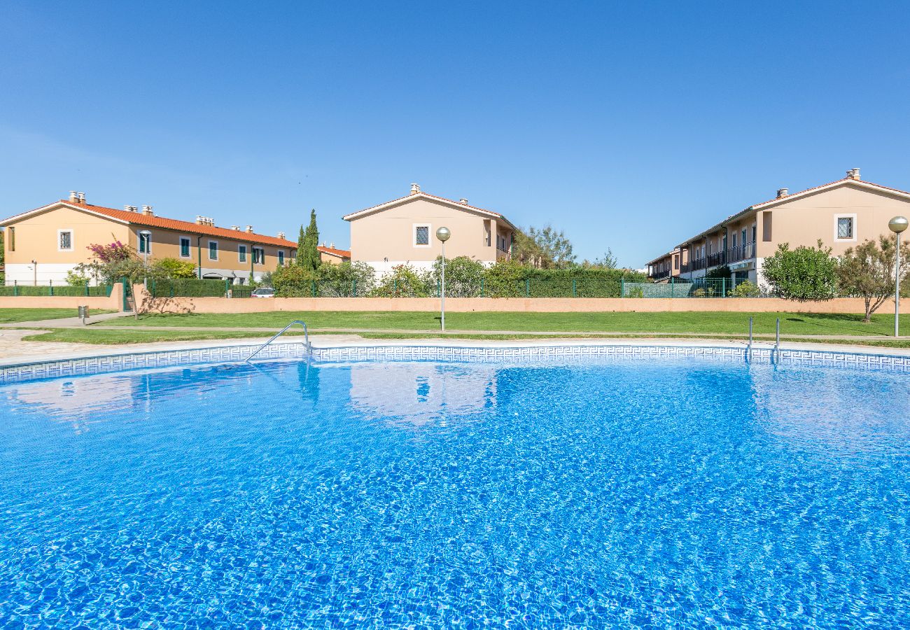 Vil.la en Torroella de Montgri - 1MP 44 - Casa adossada ubicada en un complex residencial tranquil amb piscina i jardins comunitaris a 100m de la platja de Pals