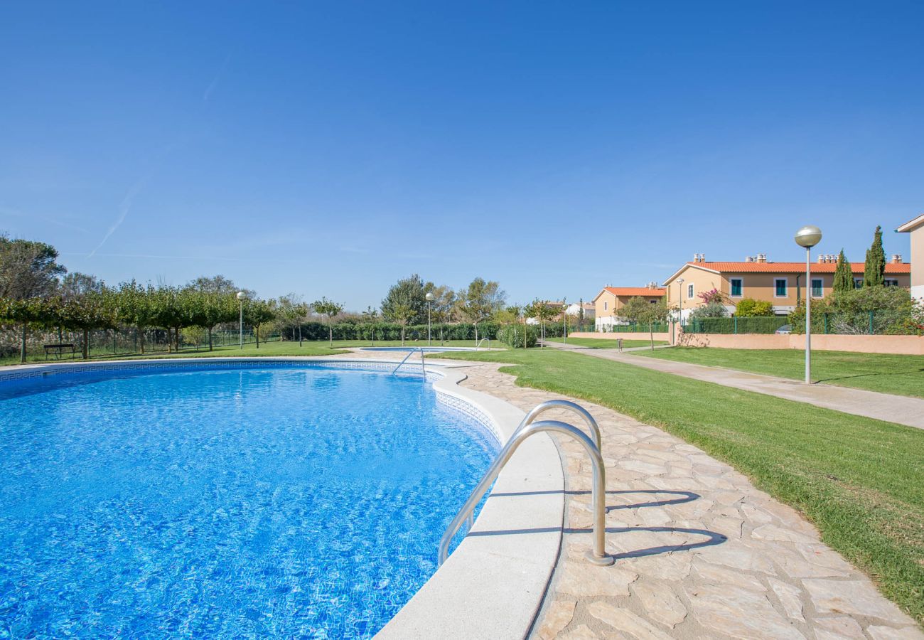 Vil.la en Torroella de Montgri - 1MP 44 - Casa adossada ubicada en un complex residencial tranquil amb piscina i jardins comunitaris a 100m de la platja de Pals