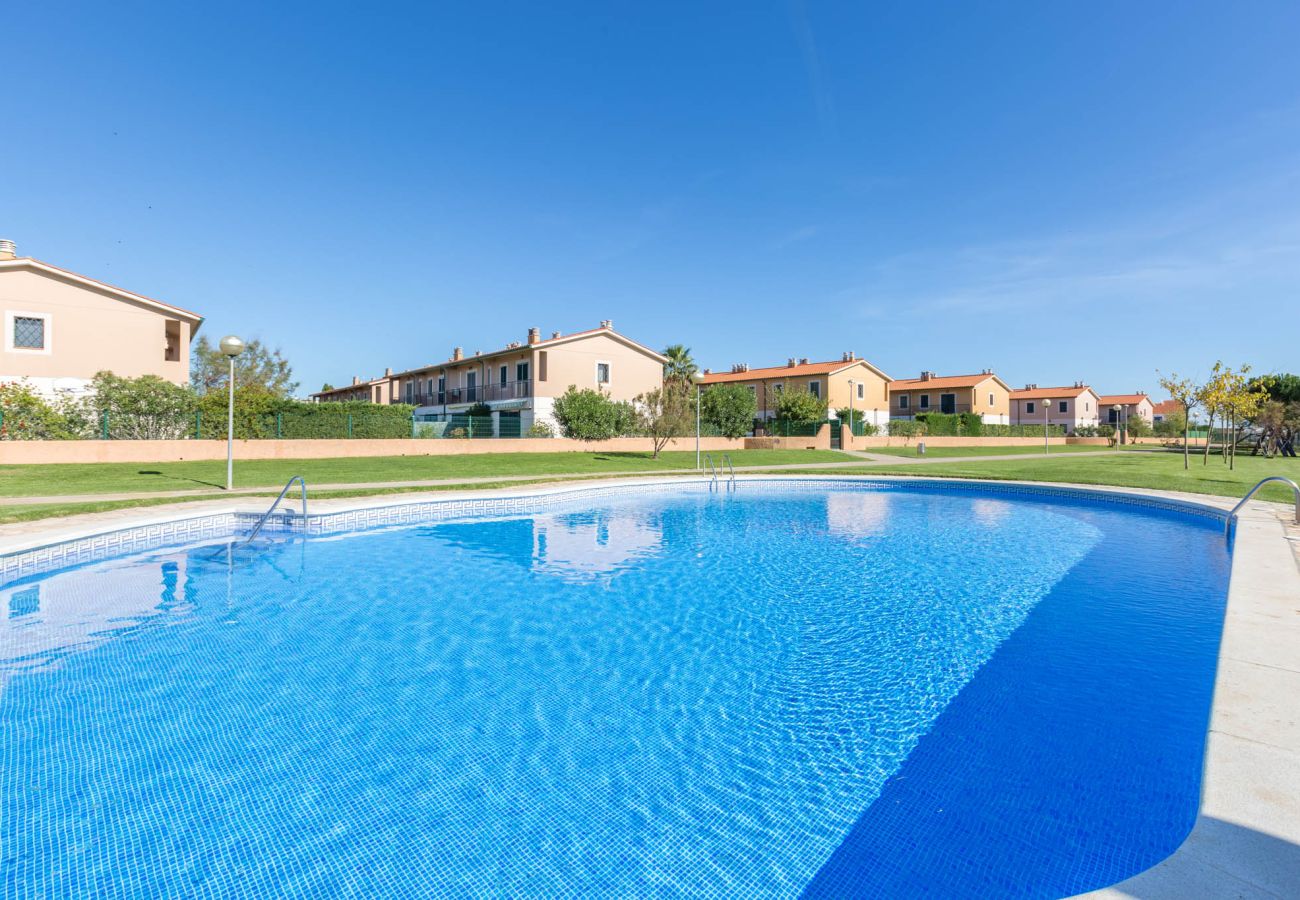 Vil.la en Torroella de Montgri - 1MP 44 - Casa adossada ubicada en un complex residencial tranquil amb piscina i jardins comunitaris a 100m de la platja de Pals