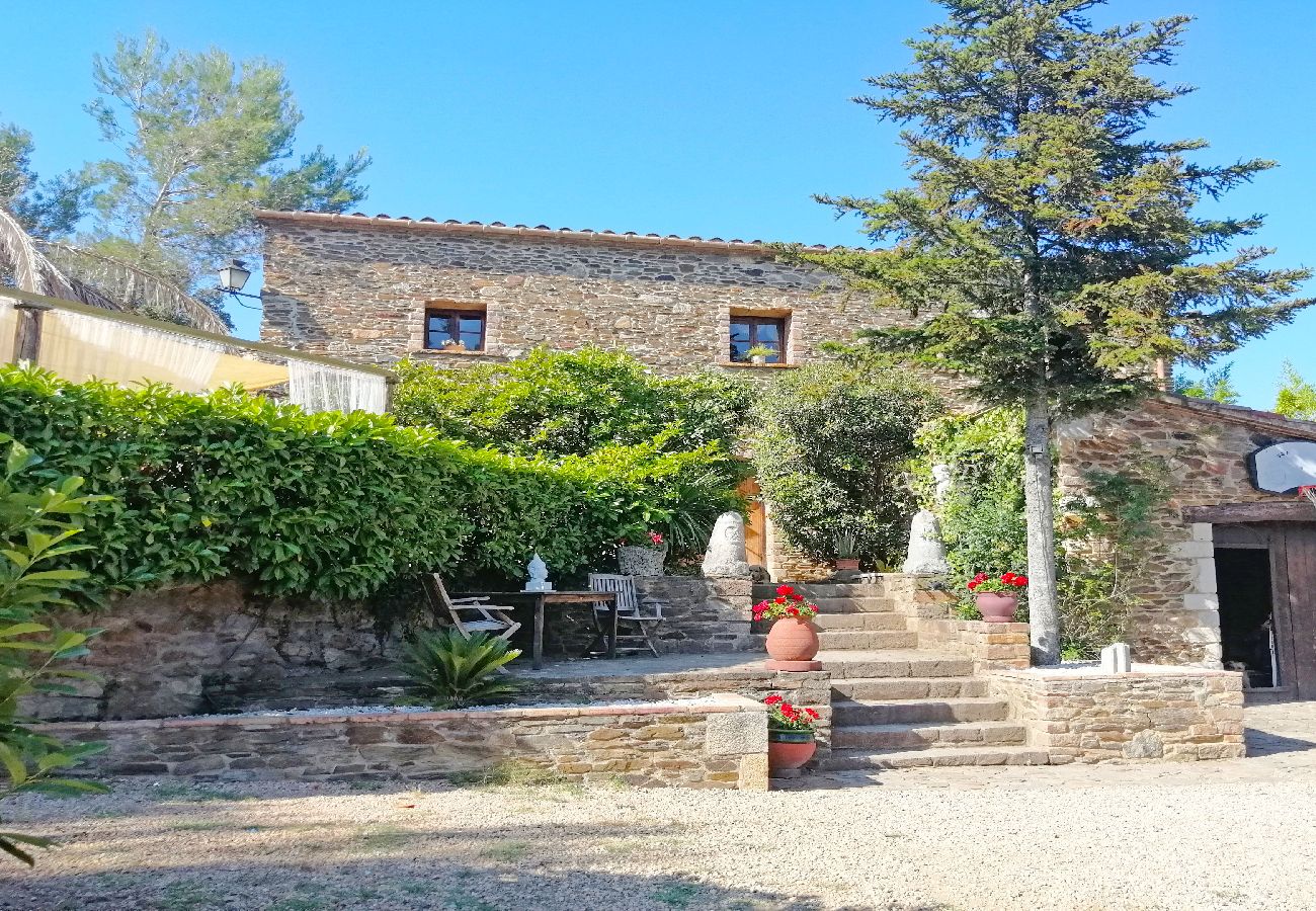 Vil.la en Cruilles, Monells y San Sadurní - 1MASIA CM - Preciosa masia del segle XVII restaurada situada a la població de Cruïlles, a 8 km del centre i a 25 km de la platja