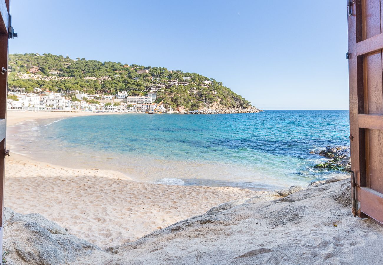 Vil.la en Llafranc - 1MIRAD 01 - Estupenda casa reformada amb molt de gust, amb fantàstiques vistes al mar i accés directe a la platja de Llafranc