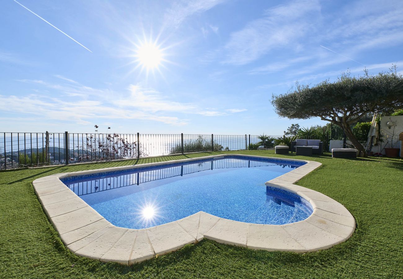 Vil.la en Lloret de Mar -  2PAL01- Casa amb piscina privada i boniques vistes al mar situada a prop de la platja