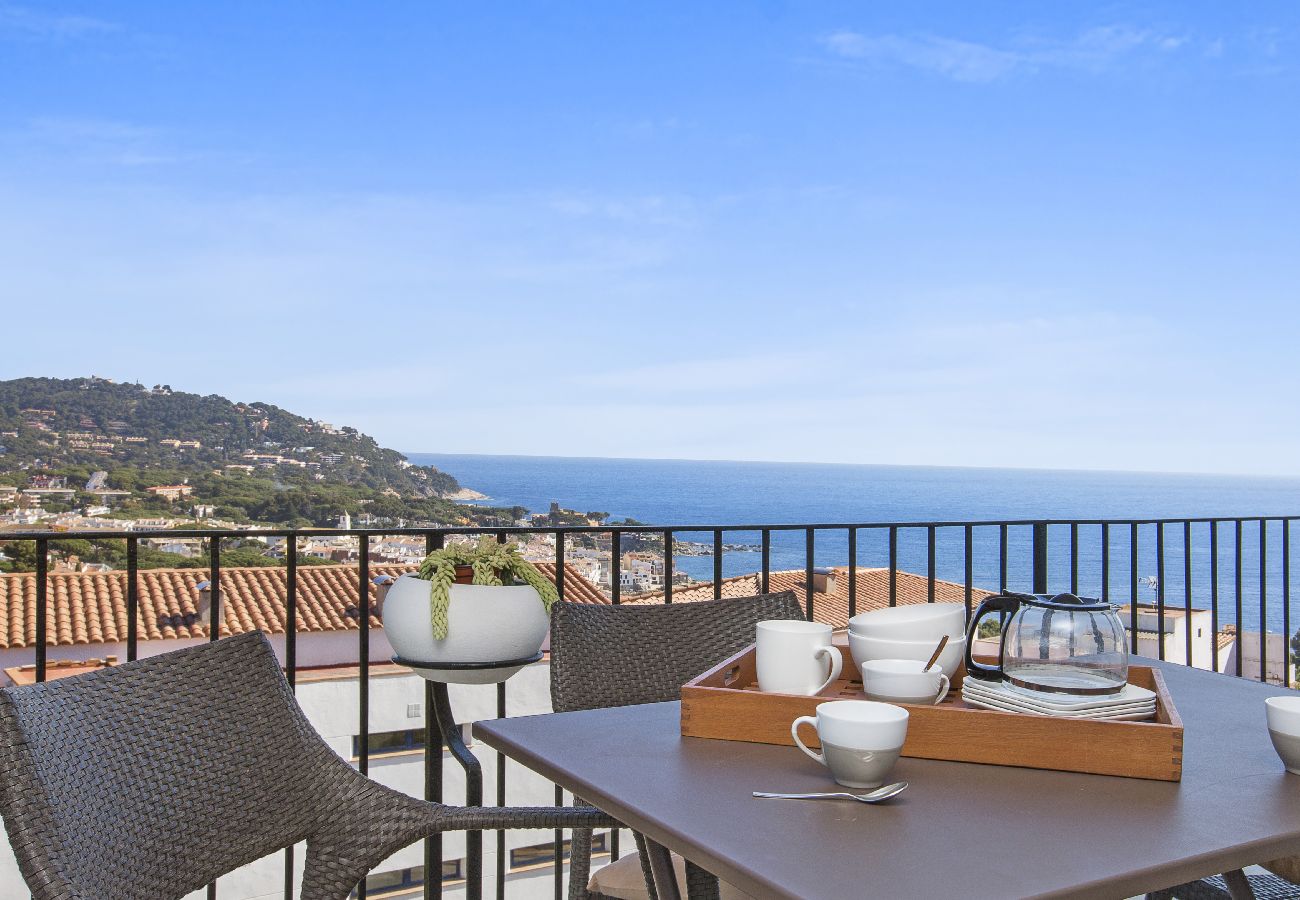 Apartament en Calella de Palafrugell - 1PUIGA 02 - Acollidor apartament amb terrassa i magnifiques vistes al mar situat a pocs minuts caminant de la platja de Calella de Palafrugell