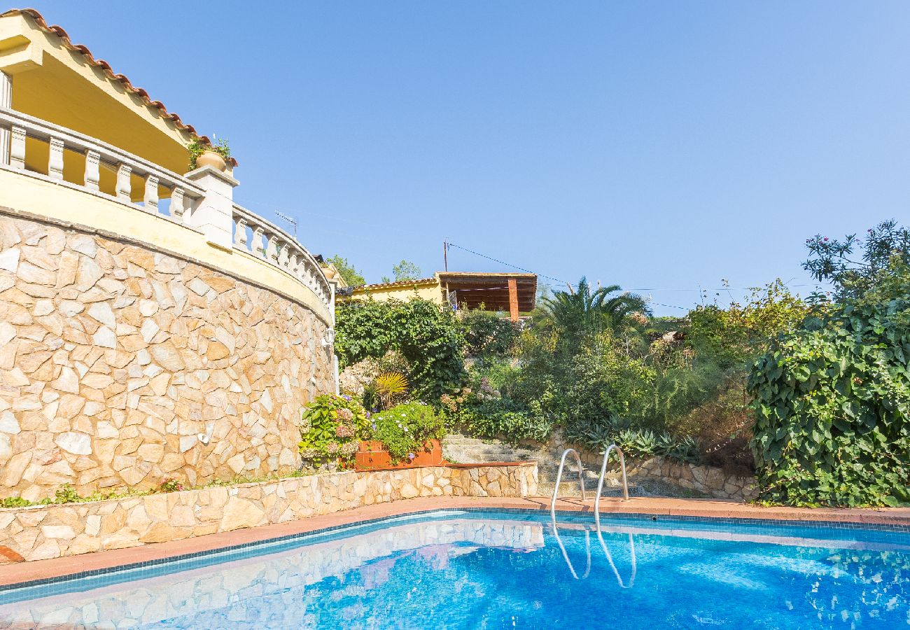 Vil.la en Lloret de Mar - 2TOR22 - Casa de 4 habitacions amb piscina privada situada a una zona tranquil·la a tan sols 7km de la platja de Lloret de Mar