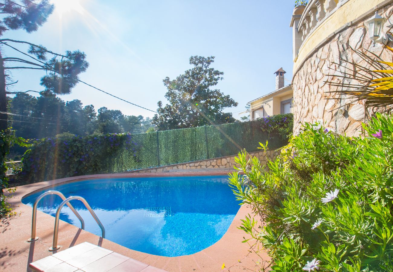 Vil.la en Lloret de Mar - 2TOR22 - Casa de 4 habitacions amb piscina privada situada a una zona tranquil·la a tan sols 7km de la platja de Lloret de Mar