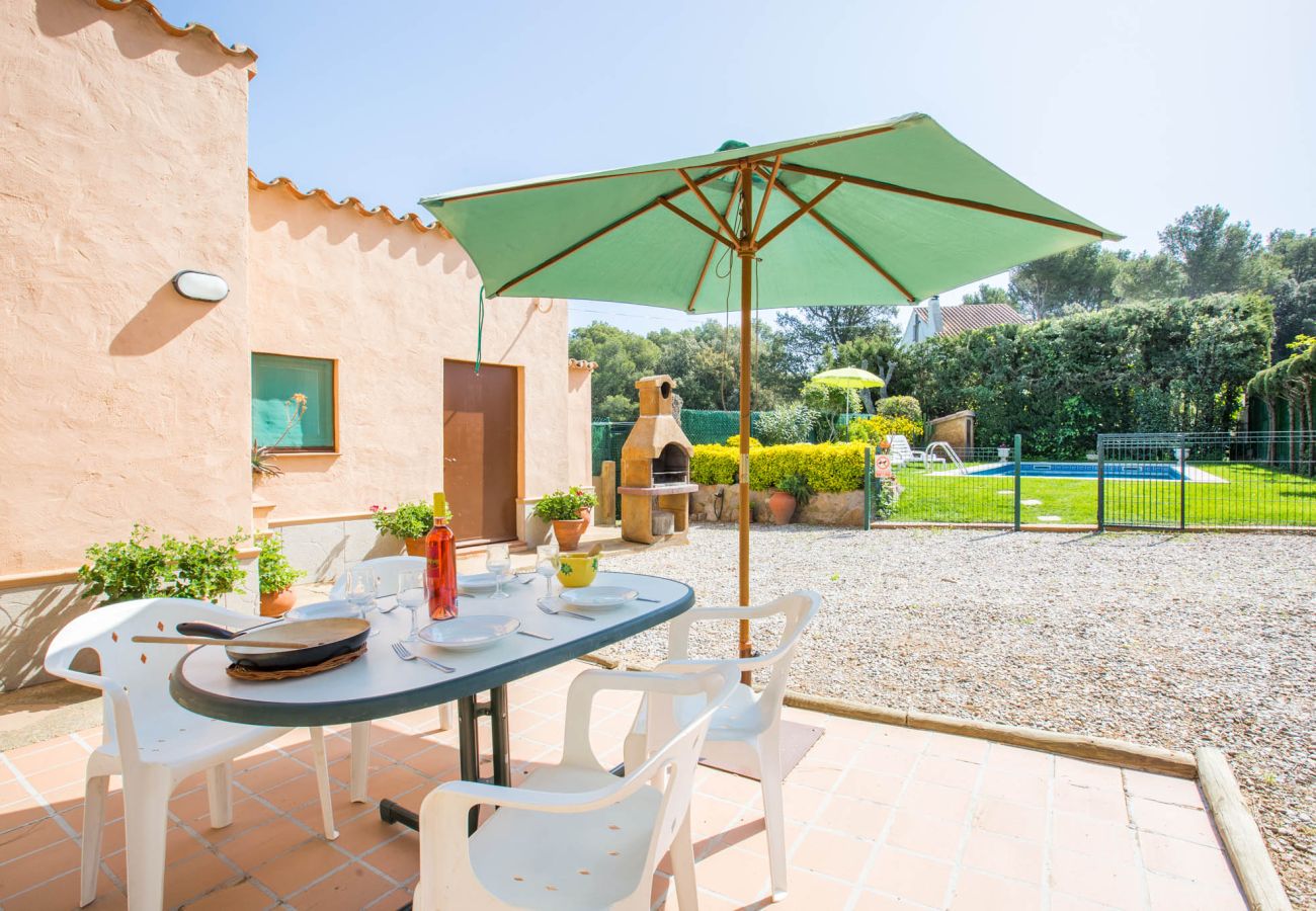 Vil.la en Esclanya - 1TP 01 - Vila amb piscina i jardí privat situada a Esclanyà, a 3 km del centre del poble i 6 km de la platja