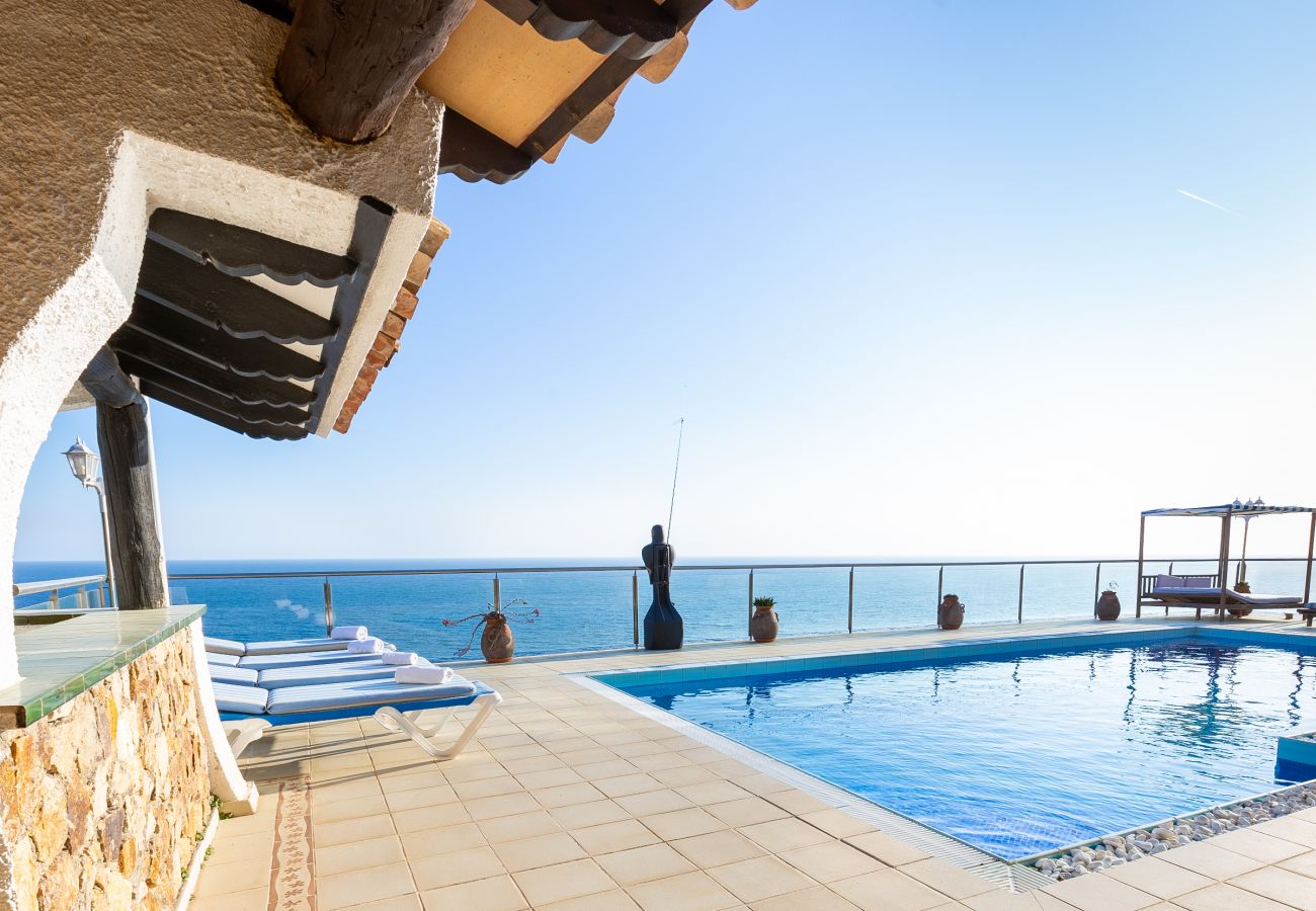 Vil.la en Lloret de Mar -  2CANY01 - Maison de luxe spectaculaire avec piscine extérieure et intérieure privée, située dans une zone privilégiée sur la falaise de Cala Canyelles avec une vue magnifique sur la mer