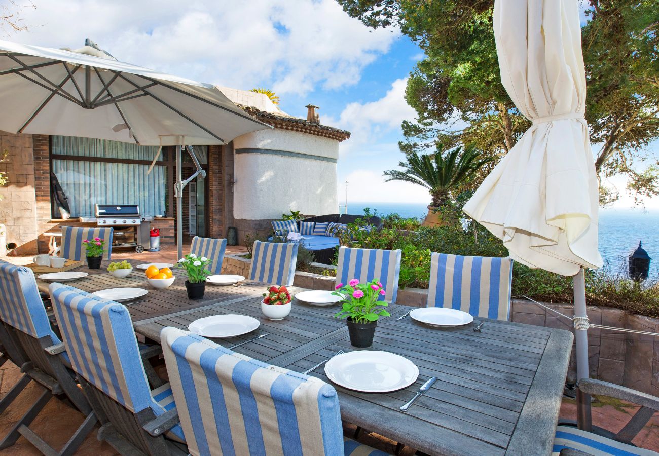 Vil.la en Lloret de Mar -  2CANY01 - Maison de luxe spectaculaire avec piscine extérieure et intérieure privée, située dans une zone privilégiée sur la falaise de Cala Canyelles avec une vue magnifique sur la mer