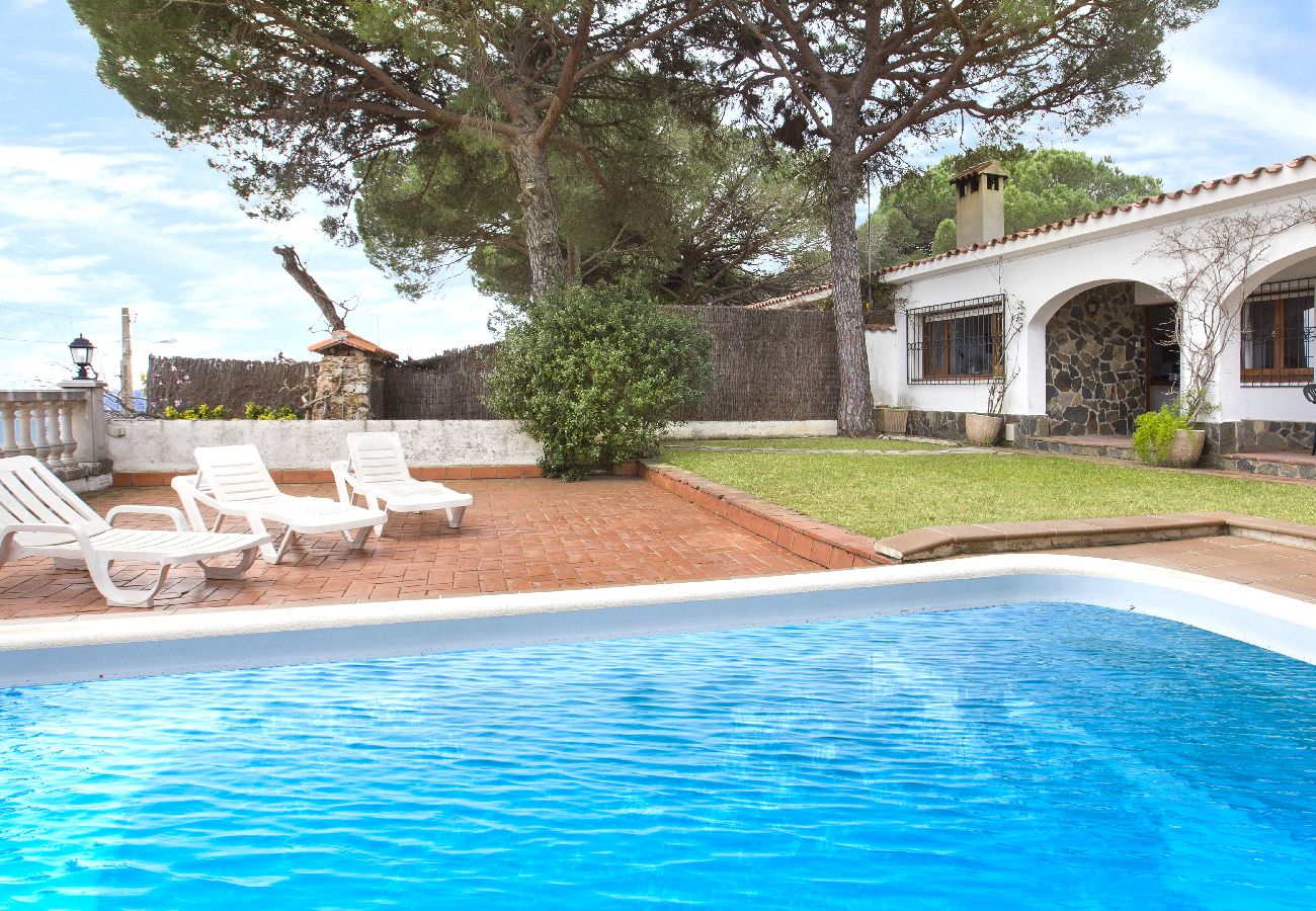 Vil.la en Lloret de Mar - 2MTC - Casa amb piscina privada i vistes al mar situada a una zona residencial tranquil·la a tan sols 3 km de la bonica platja de Canyelles