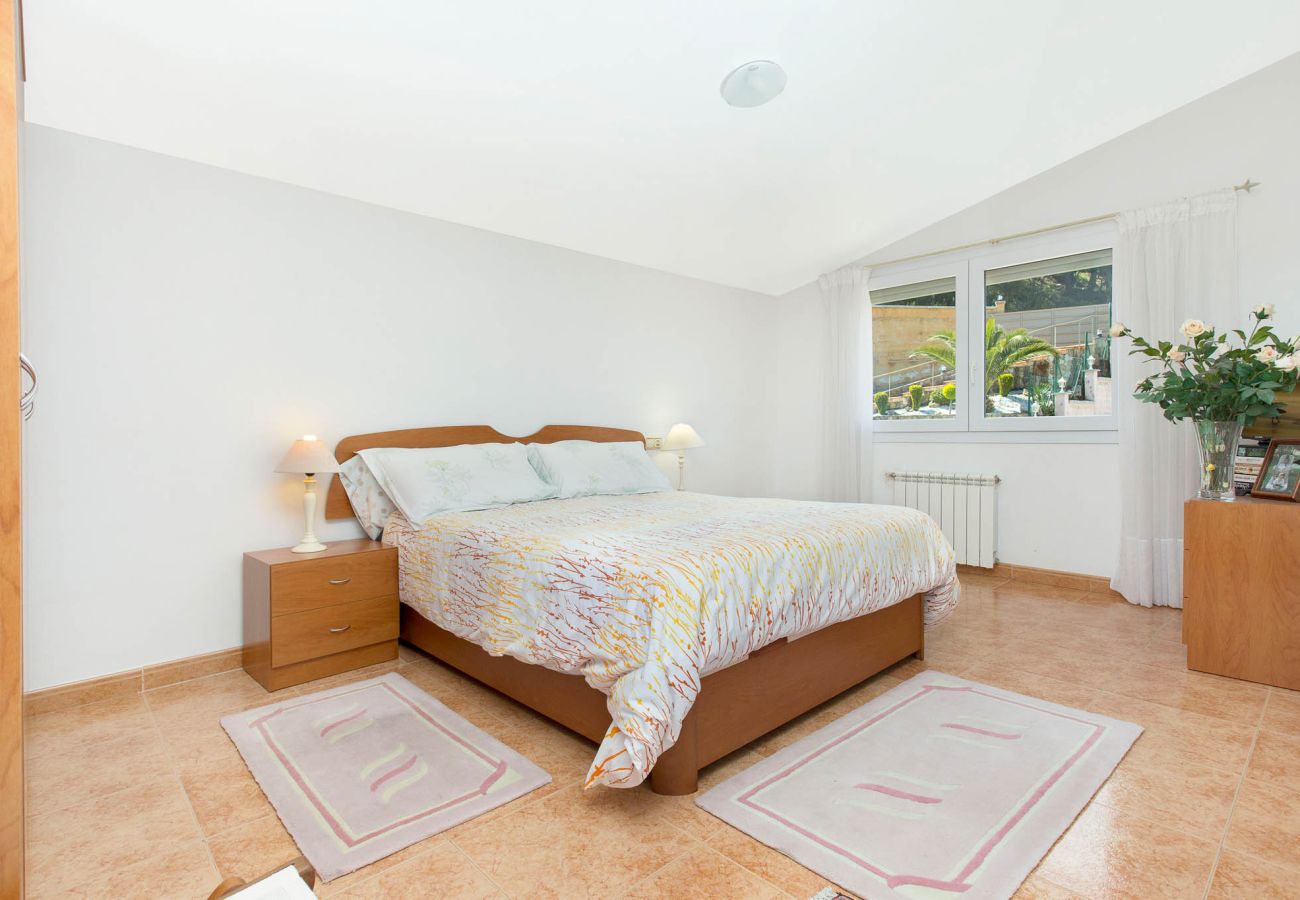 Villa in Lloret de Mar - 2ANG 01 - Cozy and large 5-bedroom house with private pool near Cala Canyelles beach