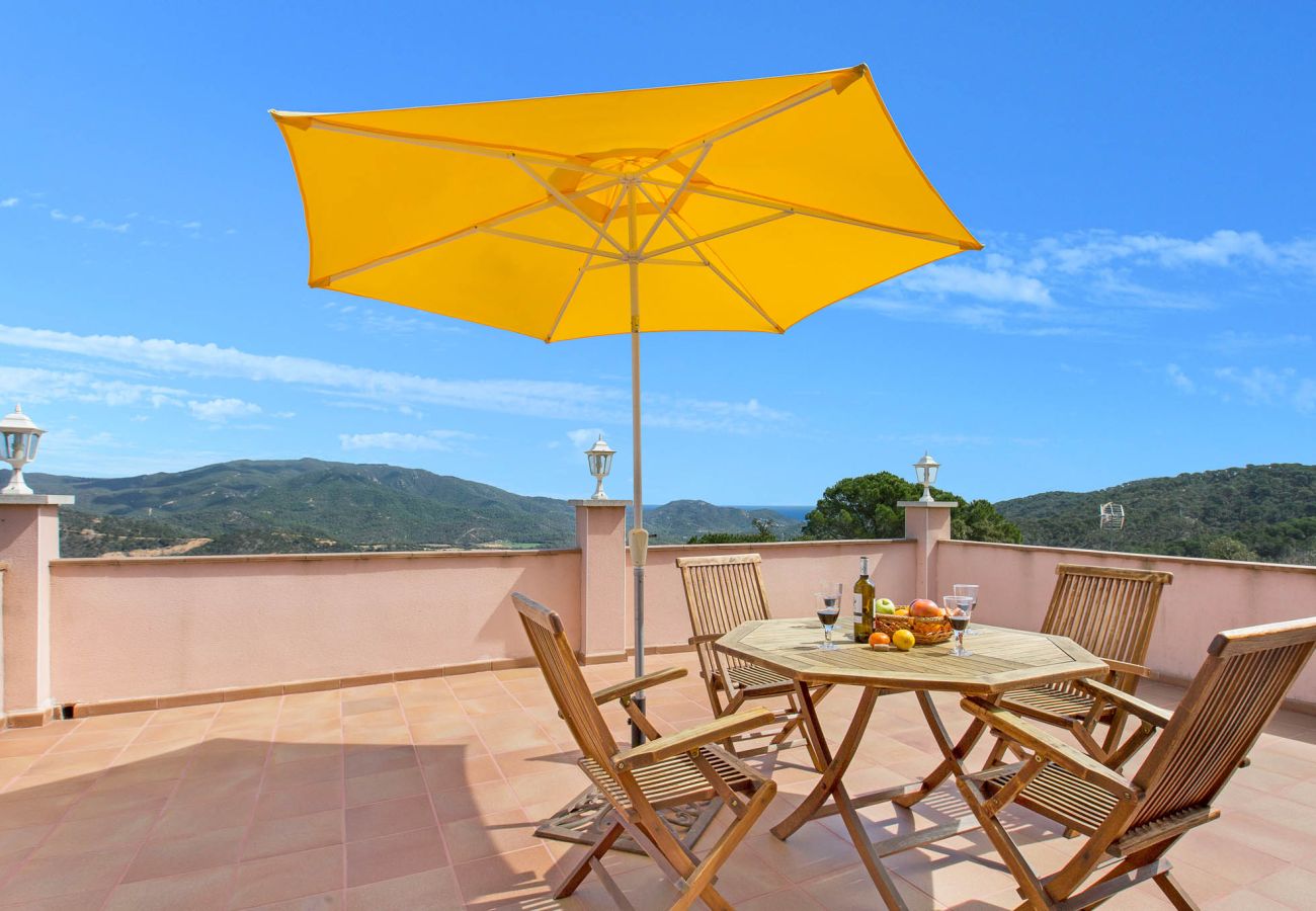 Villa in Lloret de Mar - 2ANG 01 - Cozy and large 5-bedroom house with private pool near Cala Canyelles beach