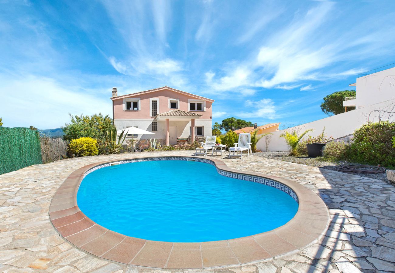 Villa in Lloret de Mar - 2ANG 01 - Cozy and large 5-bedroom house with private pool near Cala Canyelles beach