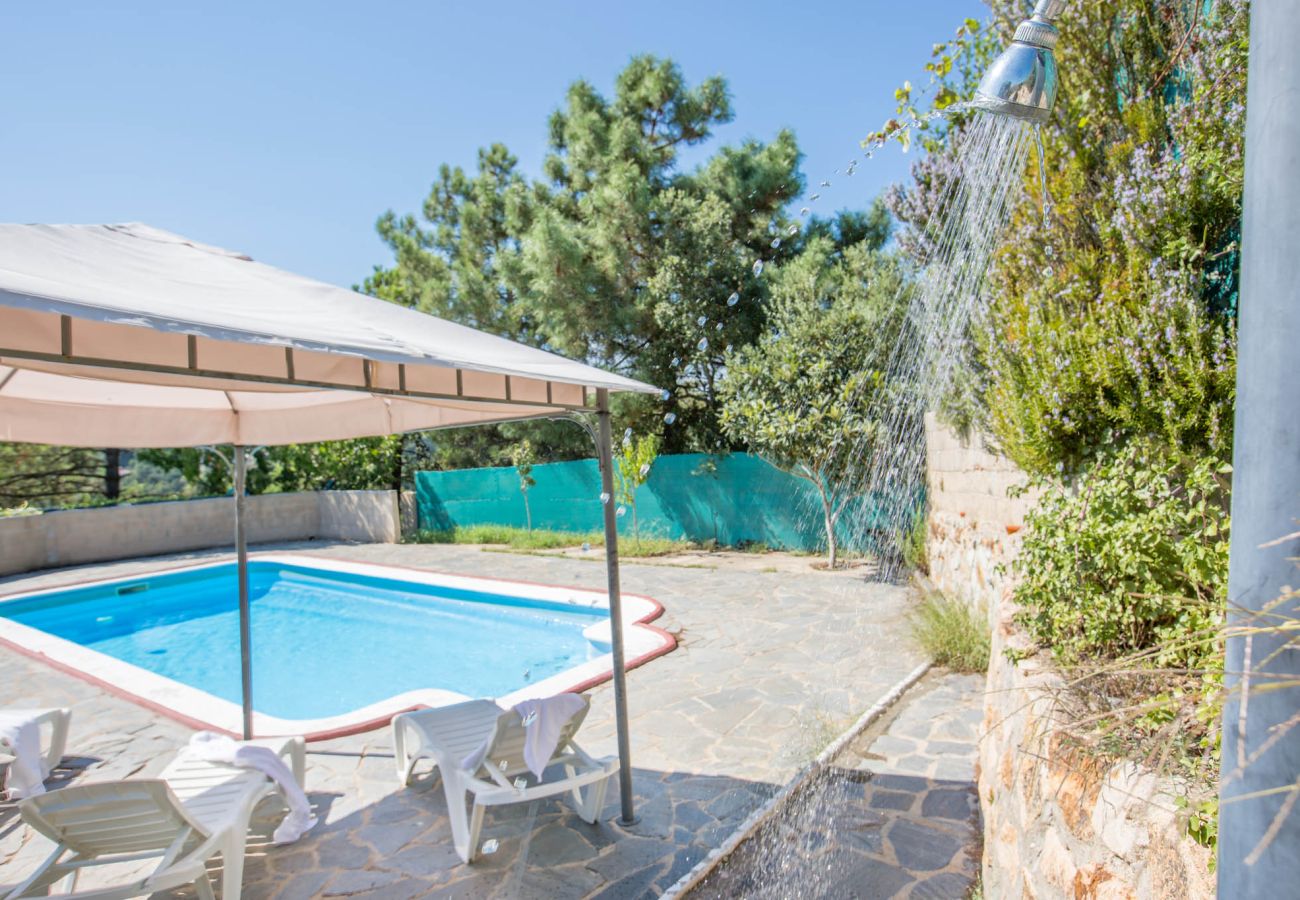 Villa in Lloret de Mar - 2 ARA01 - Basic 3 bedroom house with private swimming pool located in a very quiet area only 9km from Lloret de Mar and its stunning beaches.