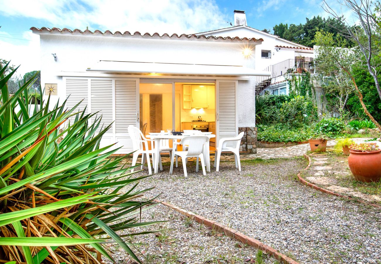 Apartment in Llafranc - 1BAR01 - Basic 2 bedroom bungalow only 200m from the beach of Llafranc.