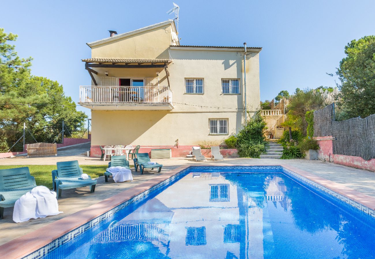 Villa in Lloret de Mar - 2BELL01 - Cozy 4 bedroom house with pool located in a very quiet area