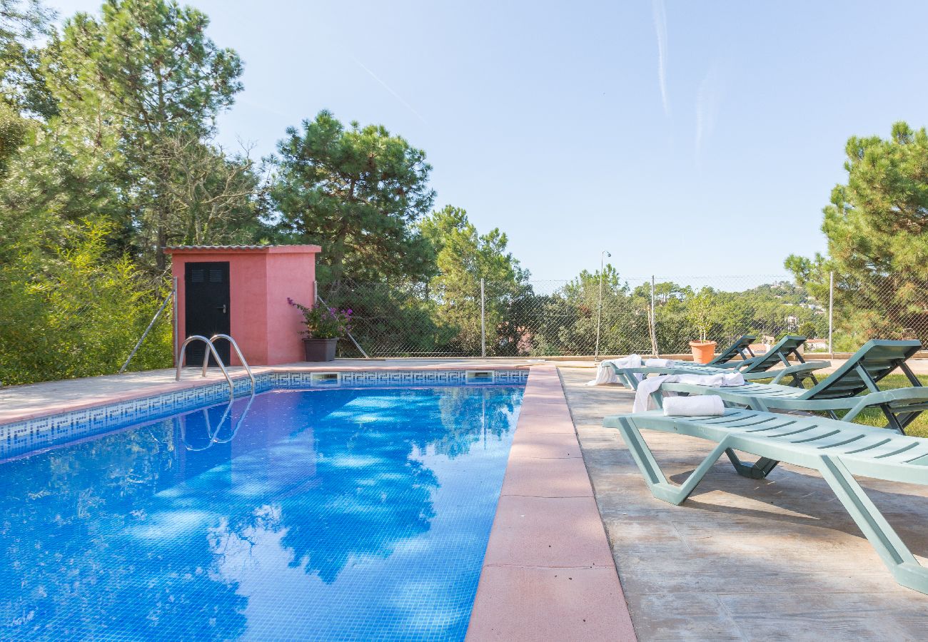 Villa in Lloret de Mar - 2BELL01 - Cozy 4 bedroom house with pool located in a very quiet area