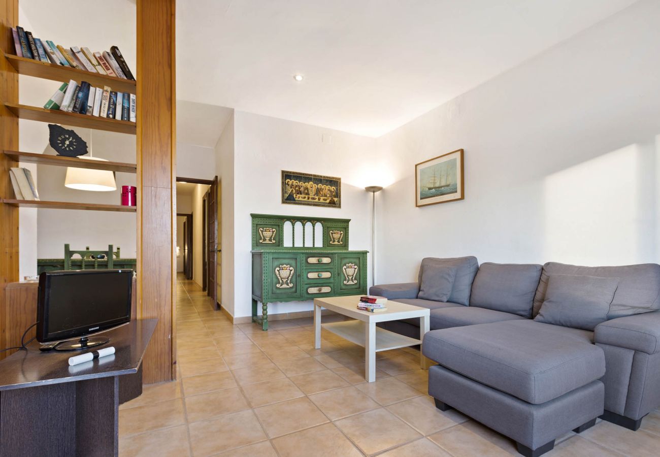 Apartment in Llafranc - 1BON PL - Basic 3 bedroom apartment in Llafranc directly facing the beach