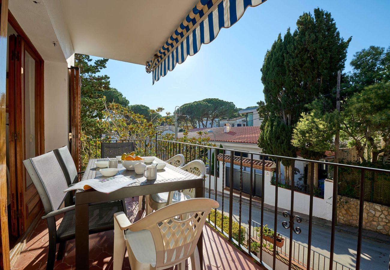 Apartment in Llafranc - 1BRA01 - Basic 3 bedroom apartment located only 400m from the beach of Llafranc.