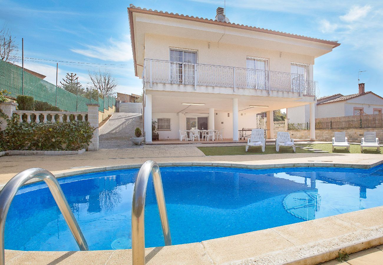 Villa in Vidreres - 2BRIS01 - Cozy house with private pool and 5 bedrooms located in a quiet area