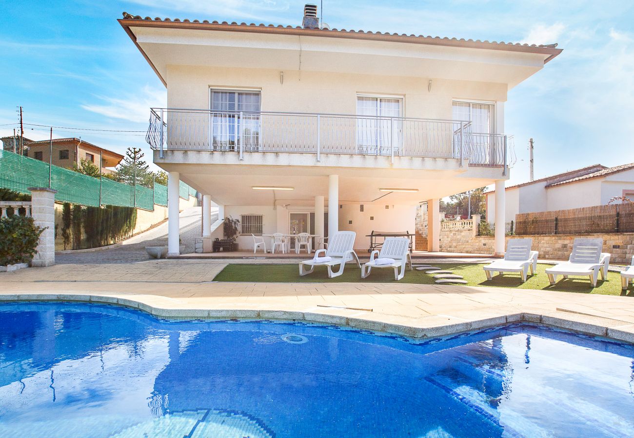 Villa in Vidreres - 2BRIS01 - Cozy house with private pool and 5 bedrooms located in a quiet area