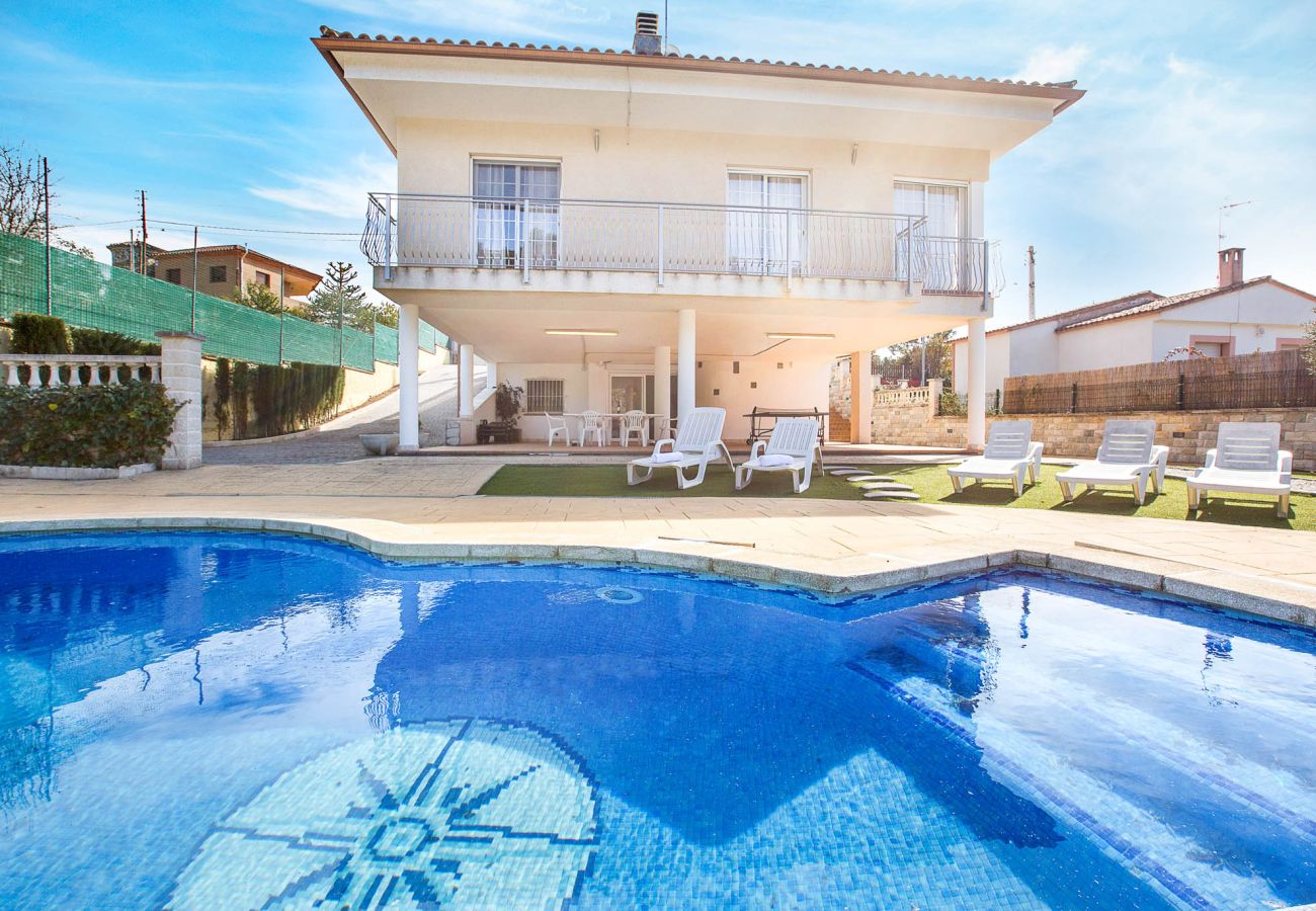 Villa in Vidreres - 2BRIS01 - Cozy house with private pool and 5 bedrooms located in a quiet area