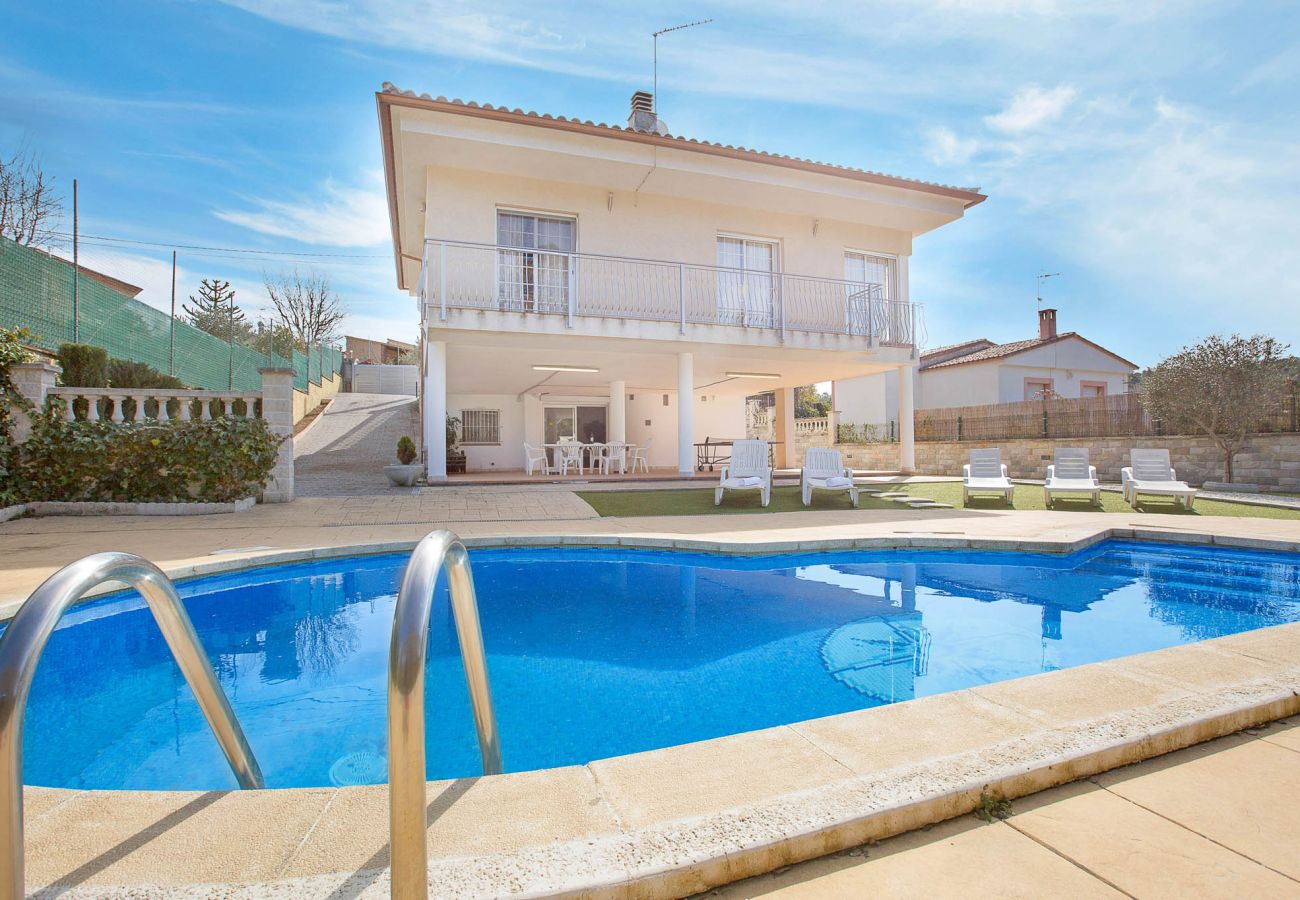 Villa in Vidreres - 2BRIS01 - Cozy house with private pool and 5 bedrooms located in a quiet area