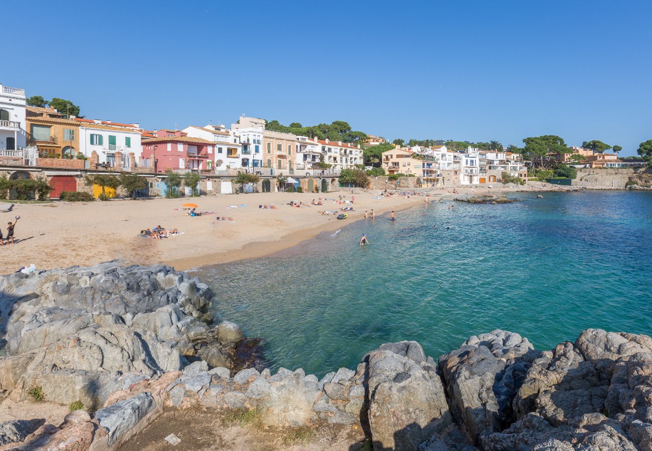 Apartment in Calella de Palafrugell - 1CAN02 -  3 Bedroom apartment with terrace located in front of the beach of Calella de Palafrugell.