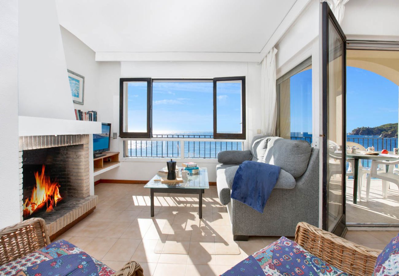 Apartment in Calella de Palafrugell - 1CAN02 -  3 Bedroom apartment with terrace located in front of the beach of Calella de Palafrugell.