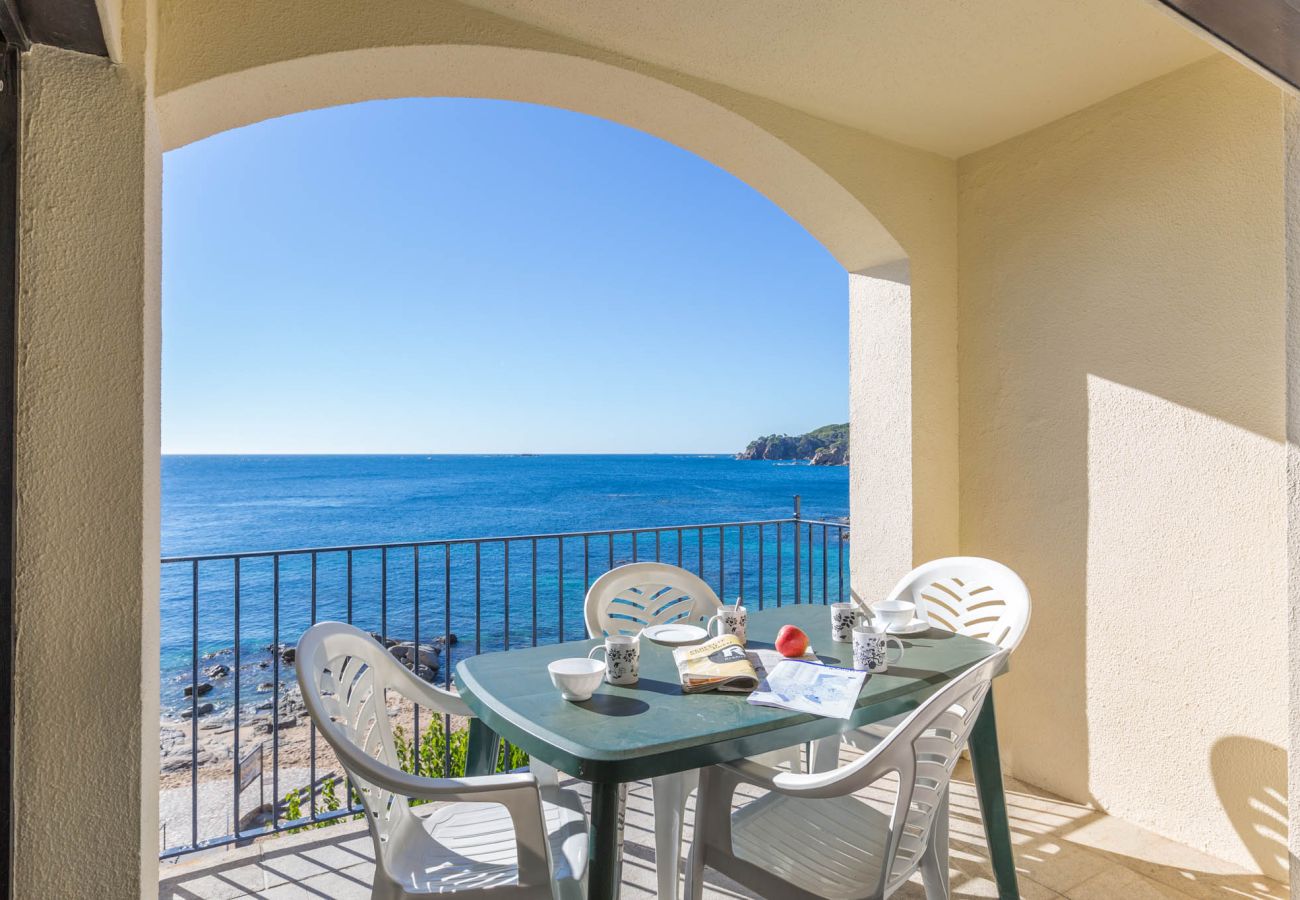 Apartment in Calella de Palafrugell - 1CAN02 -  3 Bedroom apartment with terrace located in front of the beach of Calella de Palafrugell.