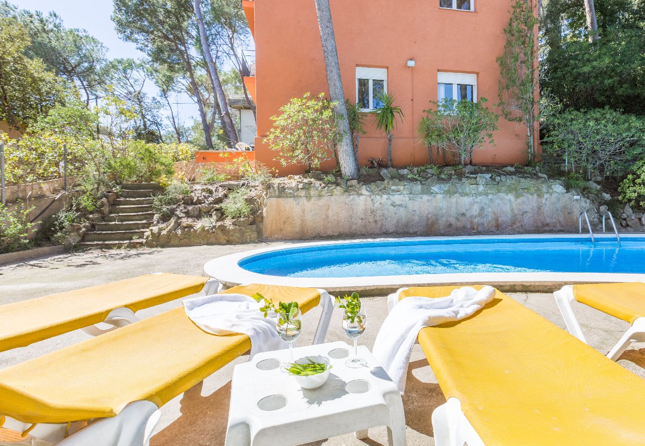 Apartment in Llafranc - 1CAR 01 - Basic apartment with communal pool near the beach of Llafranc