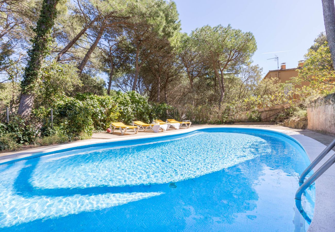 Apartment in Llafranc - 1CAR 01 - Basic apartment with communal pool near the beach of Llafranc