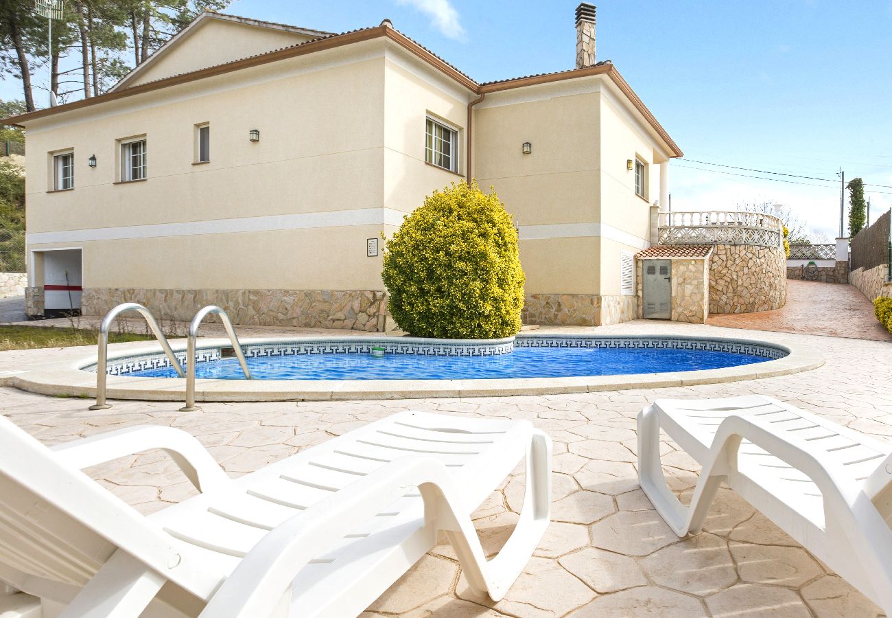 Villa in Vidreres -  2CAROL01 - Nice 4 bedroom house with private pool located in a quiet residential area