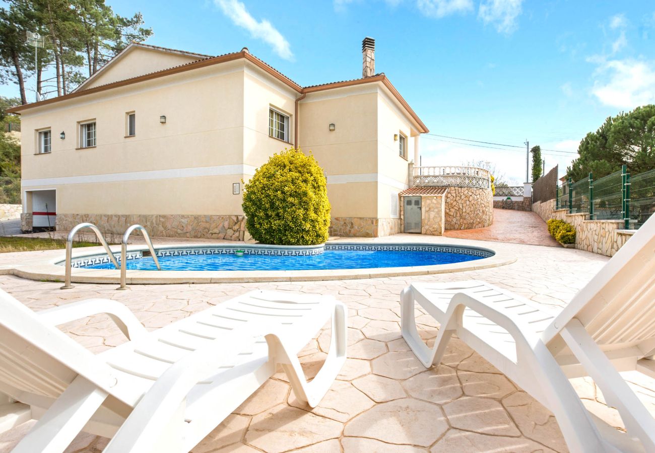 Villa in Vidreres -  2CAROL01 - Nice 4 bedroom house with private pool located in a quiet residential area