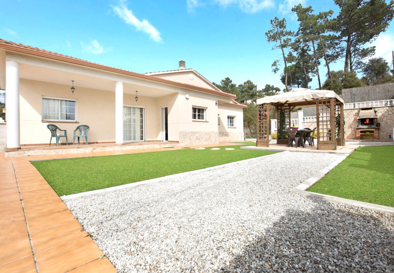 Villa in Vidreres -  2CAROL01 - Nice 4 bedroom house with private pool located in a quiet residential area