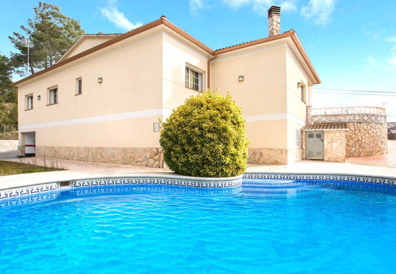 Villa in Vidreres -  2CAROL01 - Nice 4 bedroom house with private pool located in a quiet residential area