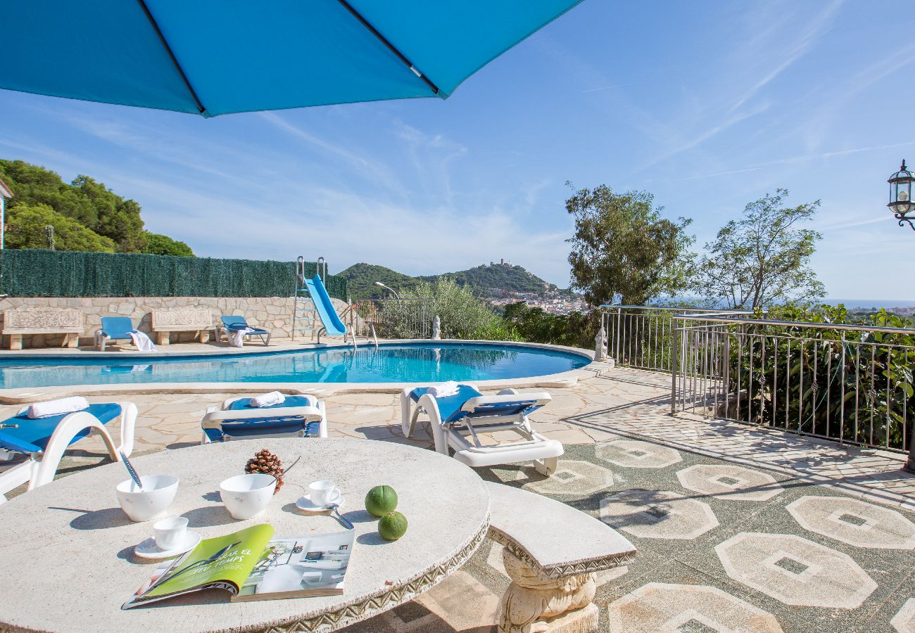 Villa in Blanes - 2CARV01 - Villa with private pool with 6 bedrooms located in a quiet area near the beach of Blanes