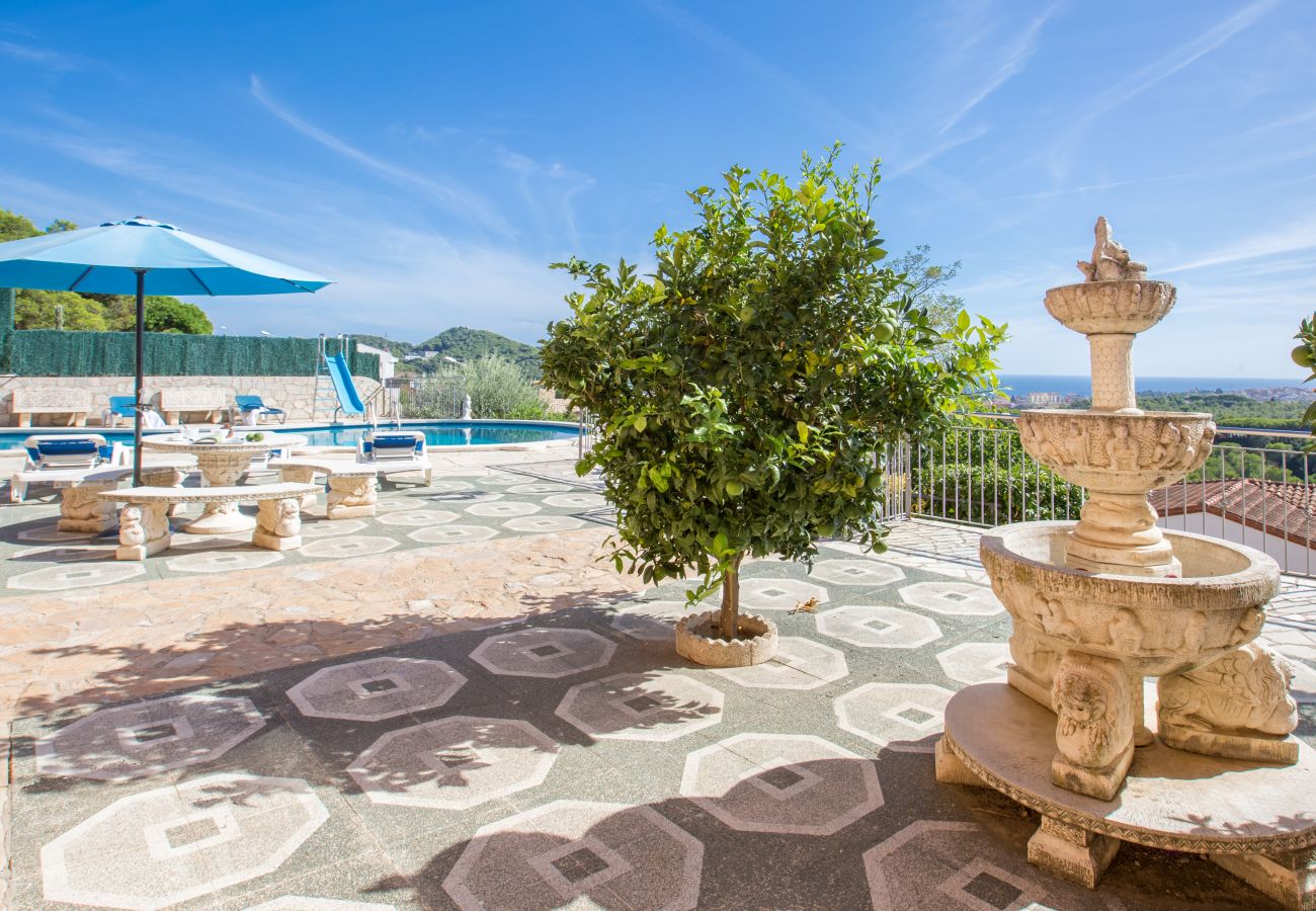 Villa in Blanes - 2CARV01 - Villa with private pool with 6 bedrooms located in a quiet area near the beach of Blanes