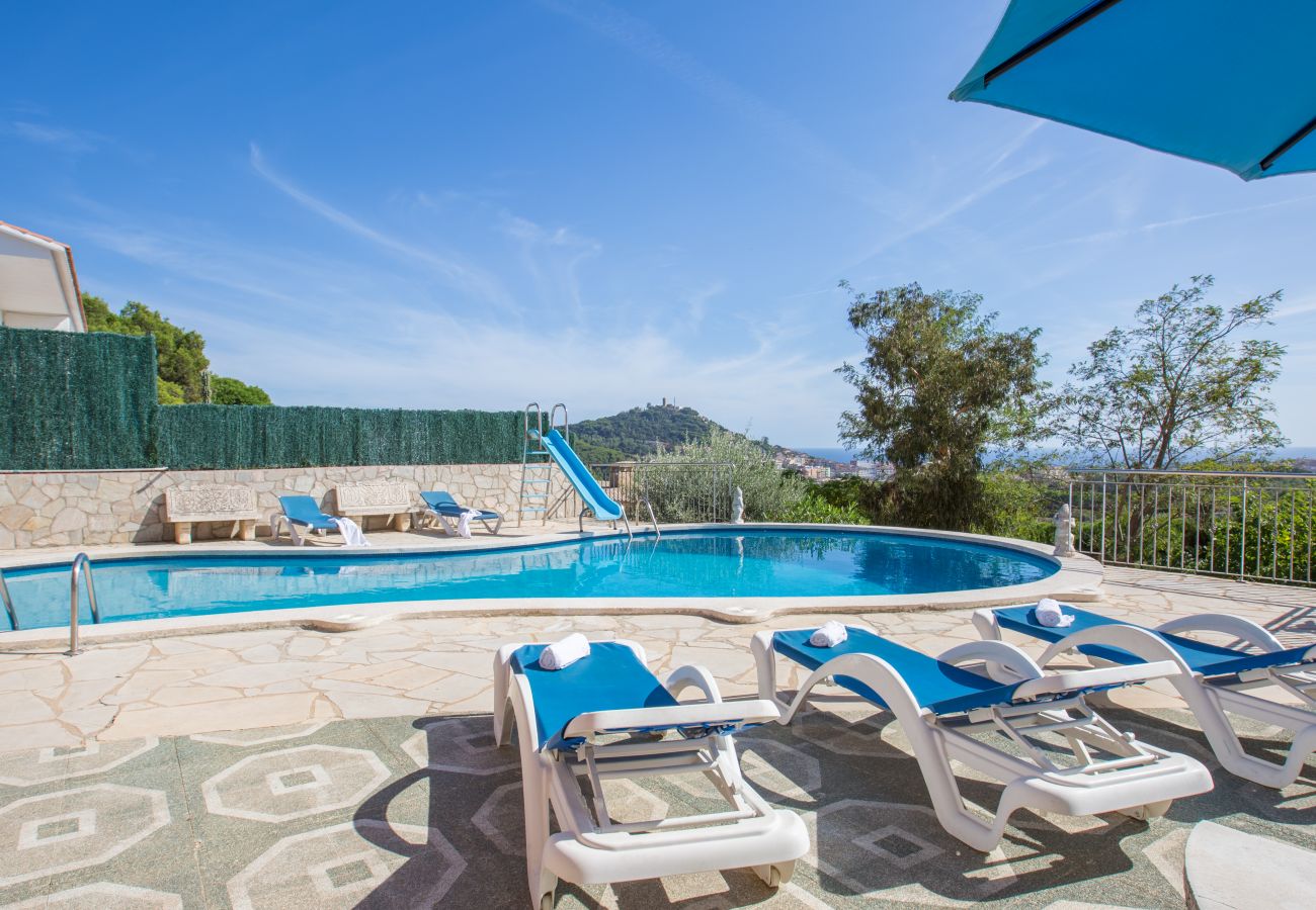 Villa in Blanes - 2CARV01 - Villa with private pool with 6 bedrooms located in a quiet area near the beach of Blanes