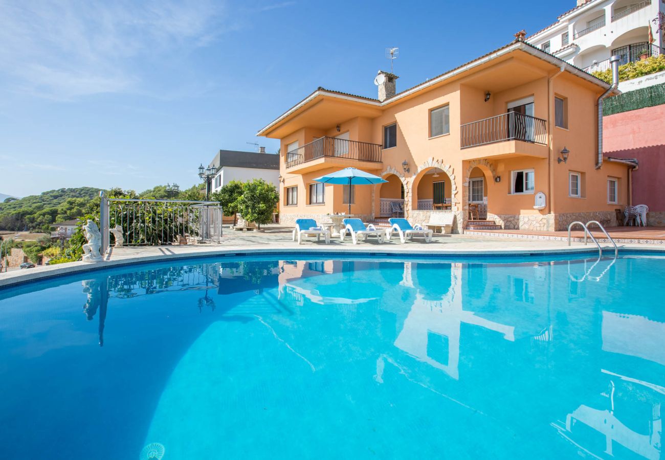 Villa in Blanes - 2CARV01 - Villa with private pool with 6 bedrooms located in a quiet area near the beach of Blanes