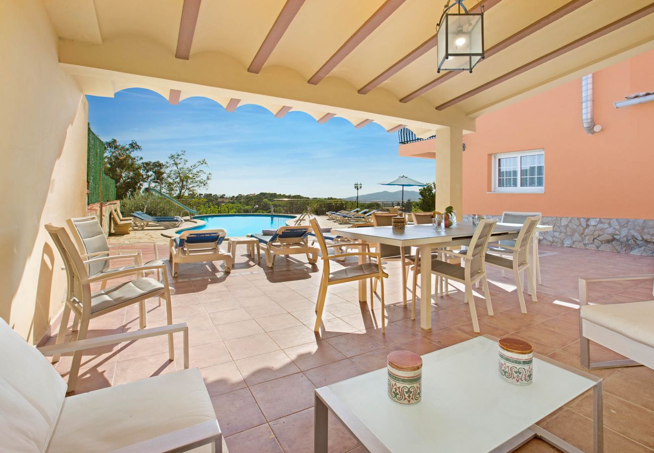 Villa in Blanes - 2CARV01 - Villa with private pool with 6 bedrooms located in a quiet area near the beach of Blanes