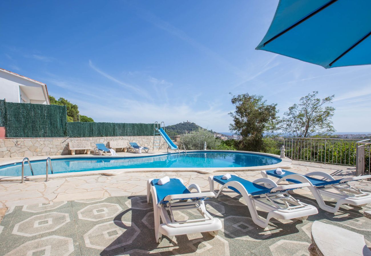 Villa in Blanes - 2CARV01 - Villa with private pool with 6 bedrooms located in a quiet area near the beach of Blanes