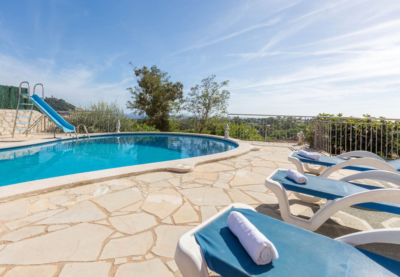 Villa in Blanes - 2CARV01 - Villa with private pool with 6 bedrooms located in a quiet area near the beach of Blanes