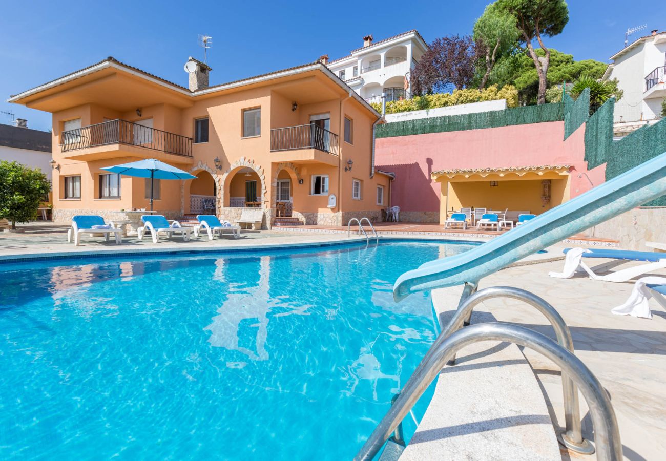 Villa in Blanes - 2CARV01 - Villa with private pool with 6 bedrooms located in a quiet area near the beach of Blanes