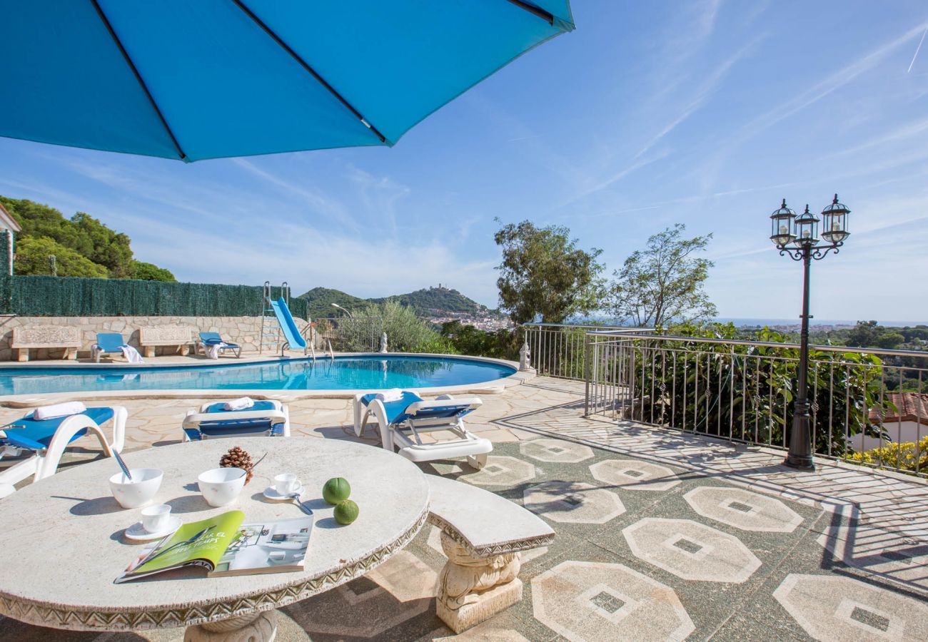 Villa in Blanes - 2CARV01 - Villa with private pool with 6 bedrooms located in a quiet area near the beach of Blanes