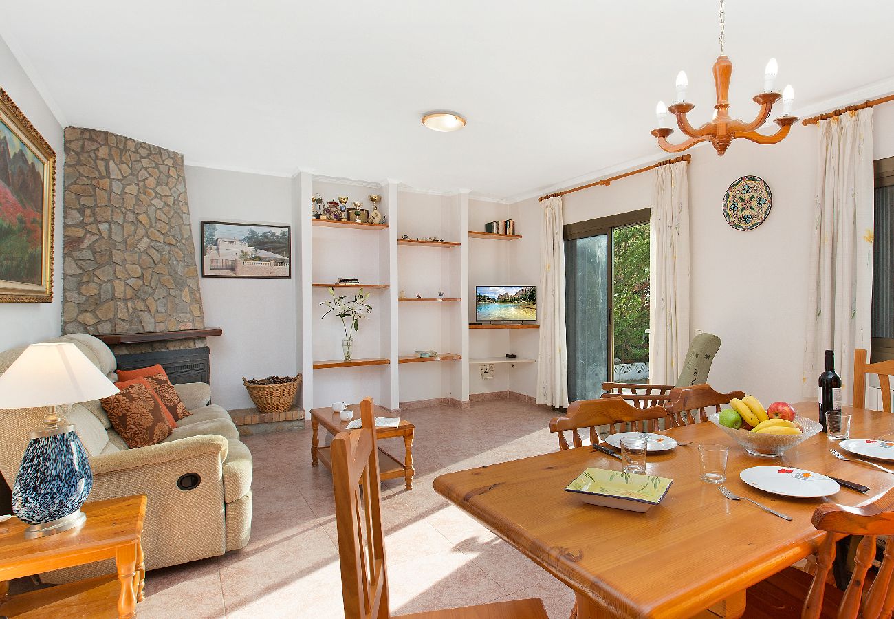 Villa in Vidreres -  2CON01 - Cozy 4 bedroom house with garden and private pool located in a quiet area